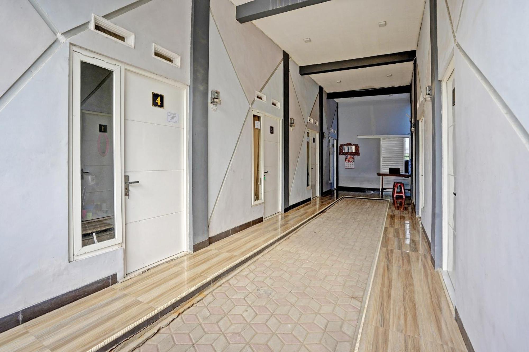 Oyo Life 91866 Paradise Ok Kost Syariah Mojokerto Екстериор снимка