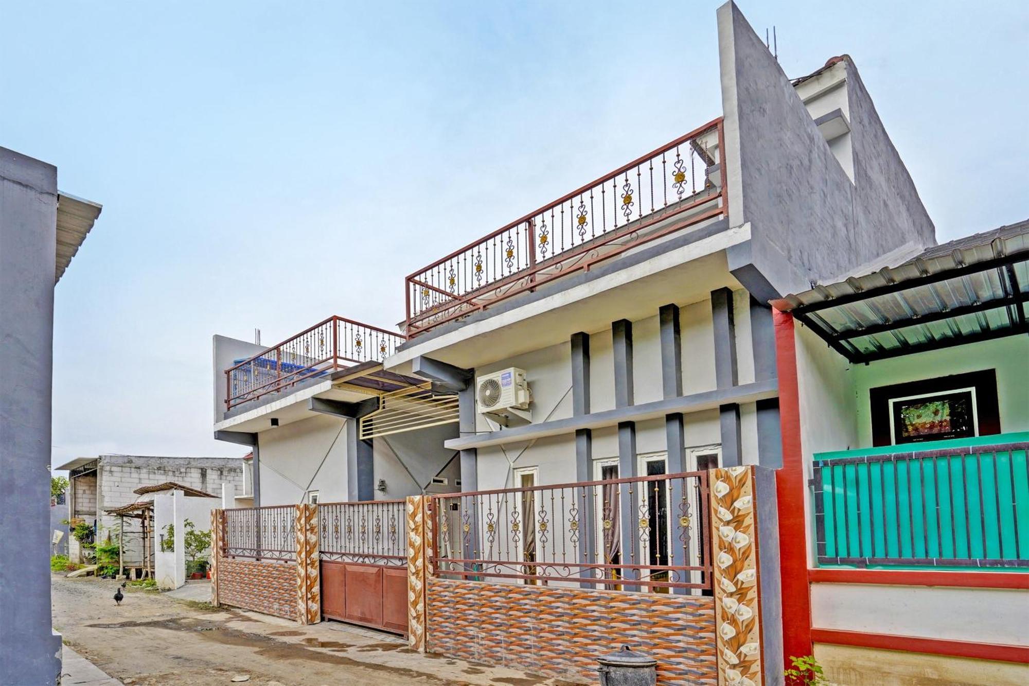 Oyo Life 91866 Paradise Ok Kost Syariah Mojokerto Екстериор снимка