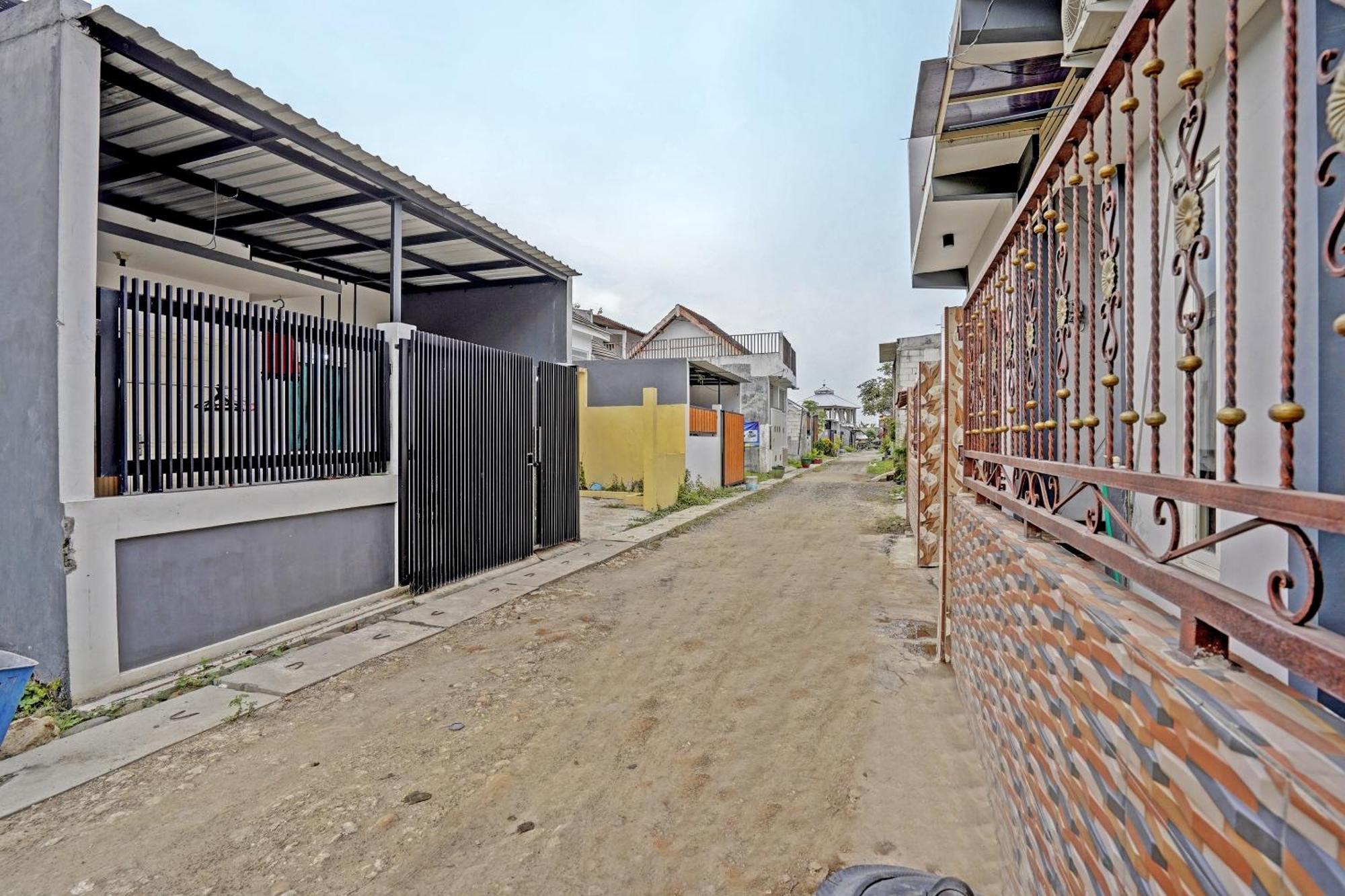 Oyo Life 91866 Paradise Ok Kost Syariah Mojokerto Екстериор снимка