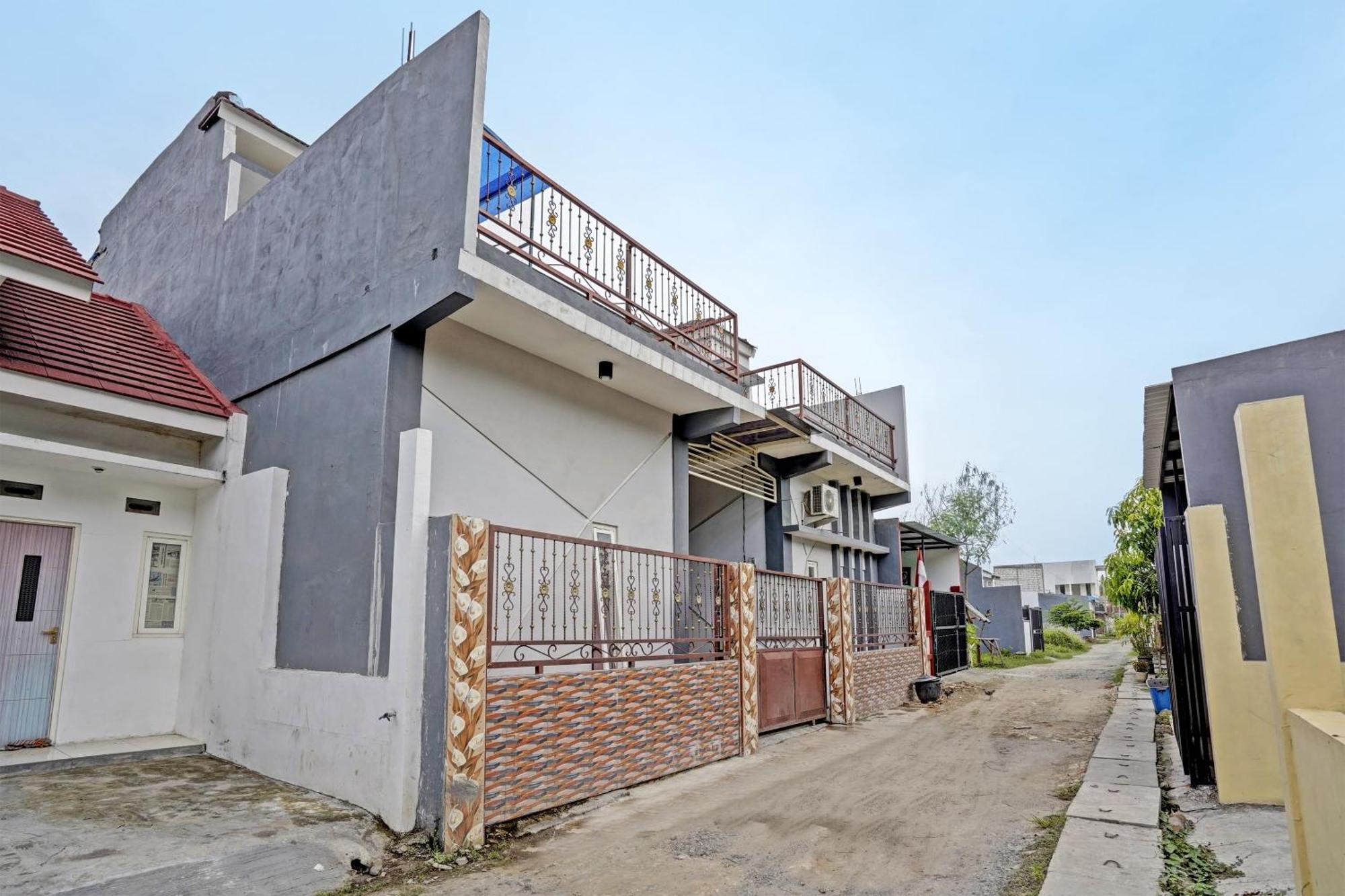 Oyo Life 91866 Paradise Ok Kost Syariah Mojokerto Екстериор снимка